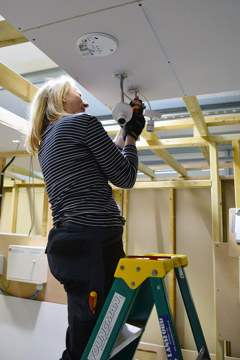 Electrician course online picture